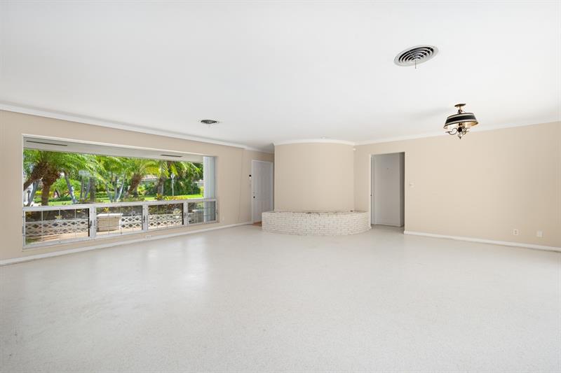 Image 8 of 38 For 232 Codrington Dr