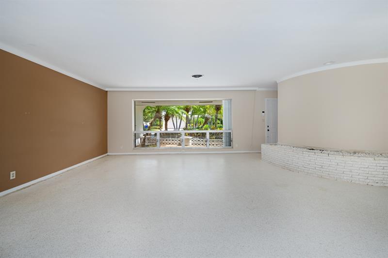 Image 9 of 38 For 232 Codrington Dr