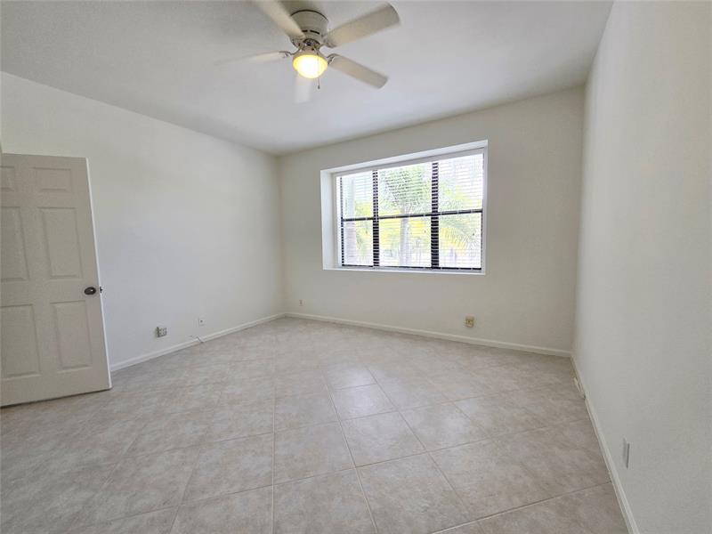Image 18 of 23 For 5800 Coach House Cir  D