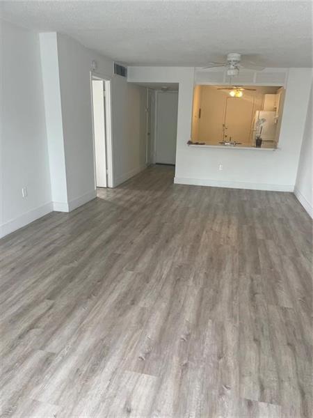 Image 5 of 16 For 6855 Abbott Ave  201