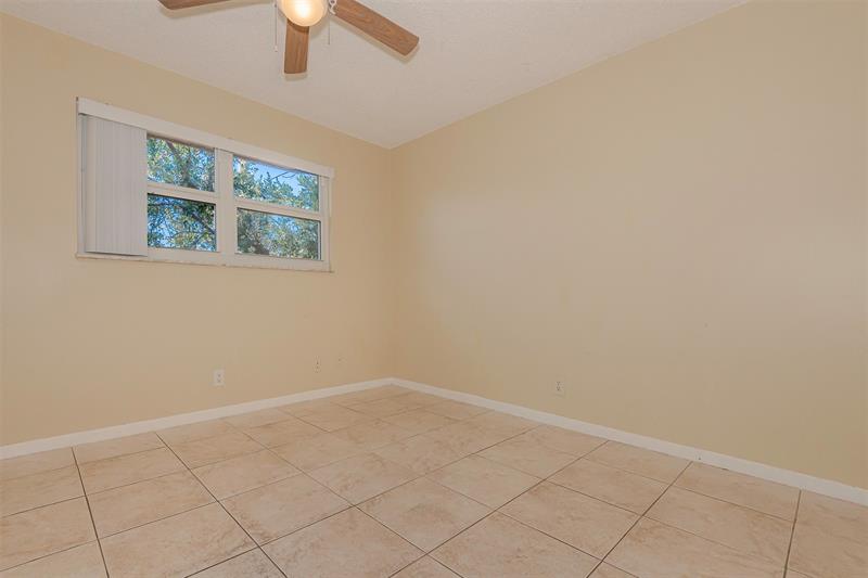 Image 18 of 22 For 2175 6 St  L