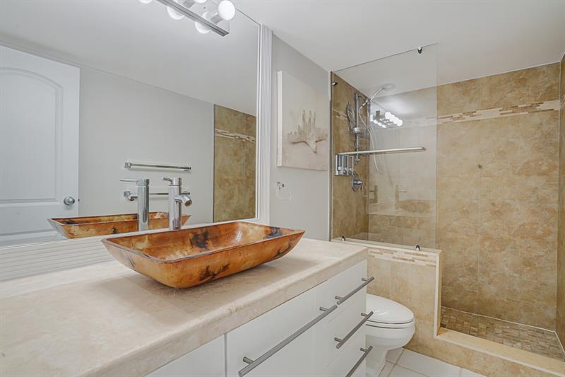 Image 20 of 41 For 600 Parkview Dr  531