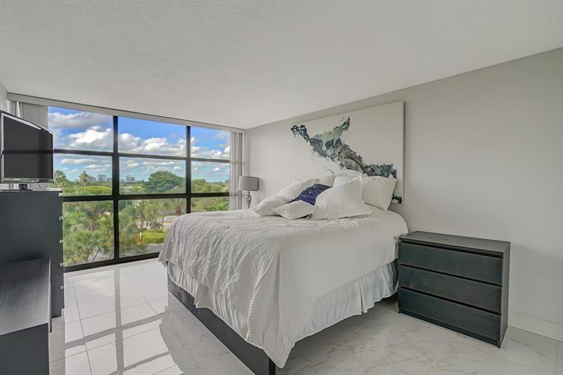 Image 21 of 41 For 600 Parkview Dr  531
