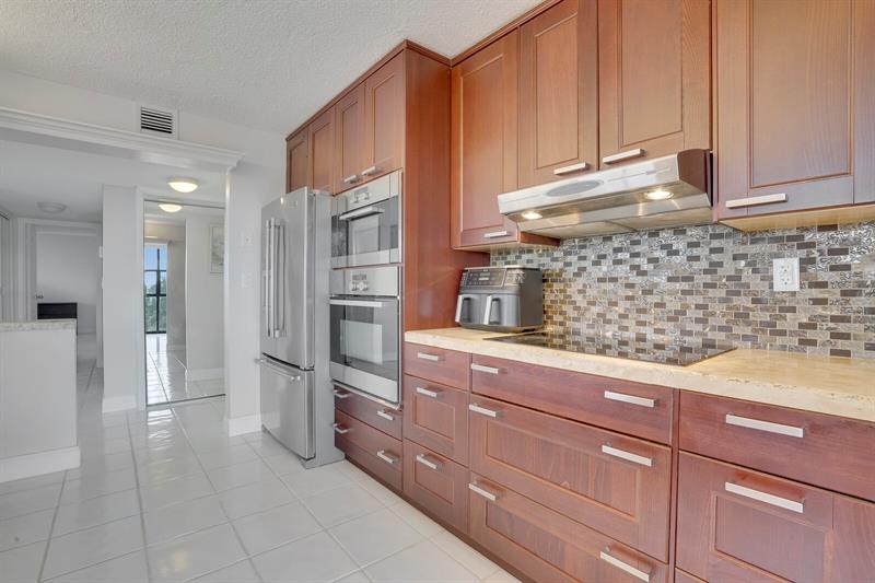 Image 7 of 41 For 600 Parkview Dr  531