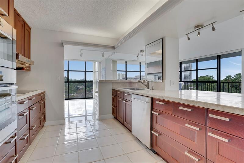 Image 8 of 41 For 600 Parkview Dr  531