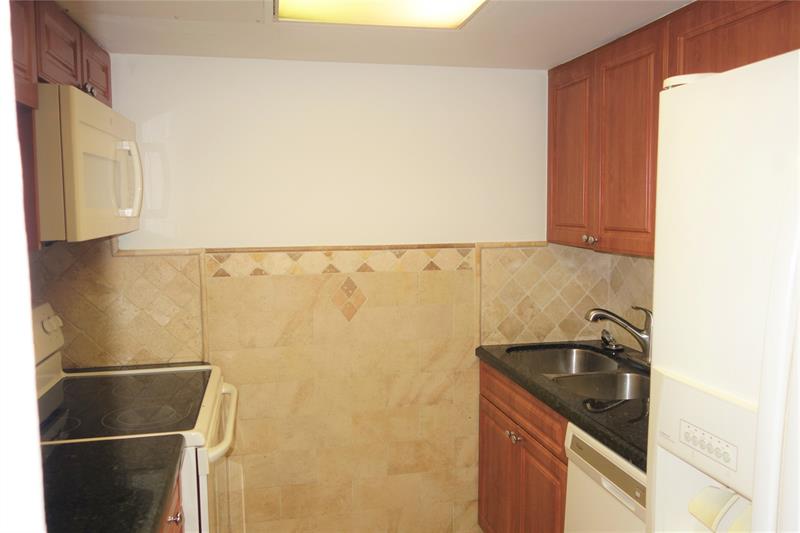 Image 16 of 38 For 896 9th Street Cir  3
