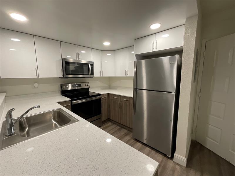 Details for 19455 10 Ave  02-0326, North Miami Beach, FL 33179