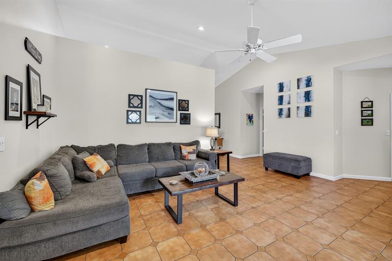 Image 11 of 50 For 8600 Nw 54 Street