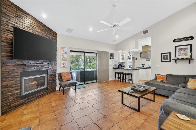 Image 13 of 50 For 8600 Nw 54 Street