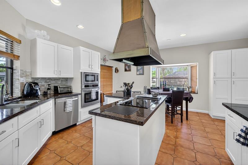 Image 17 of 50 For 8600 Nw 54 Street