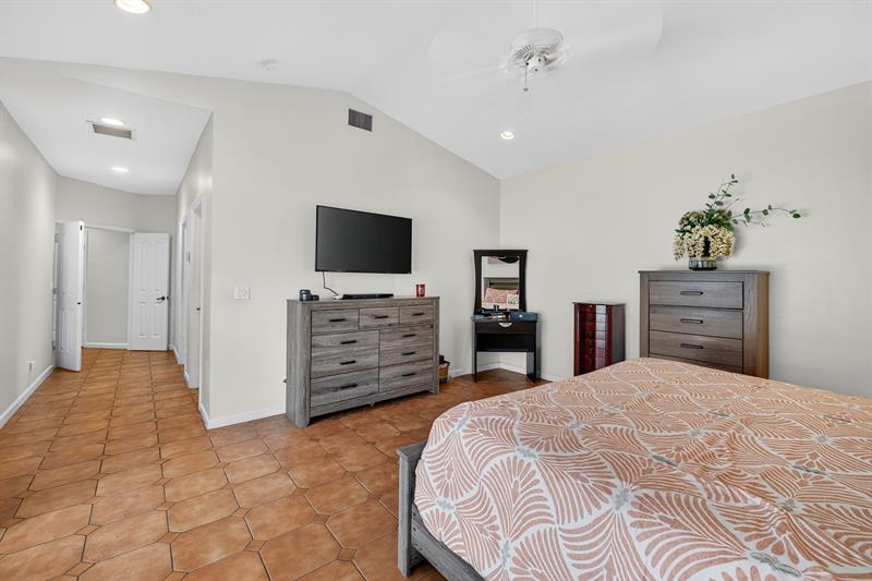 Image 22 of 50 For 8600 Nw 54 Street