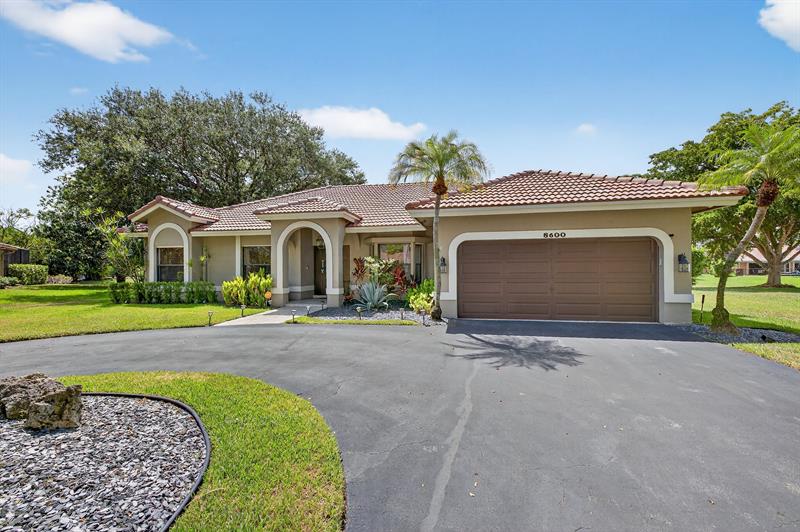 Image 4 of 50 For 8600 Nw 54 Street