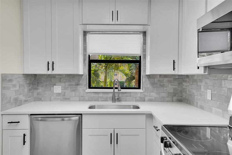 Image 10 of 27 For 11441 39th Ct  218