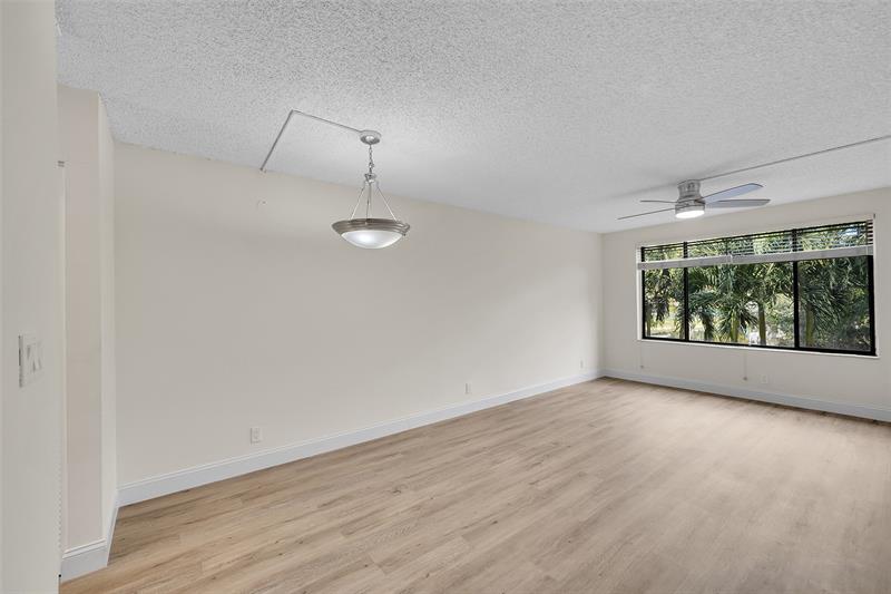 Image 11 of 27 For 11441 39th Ct  218