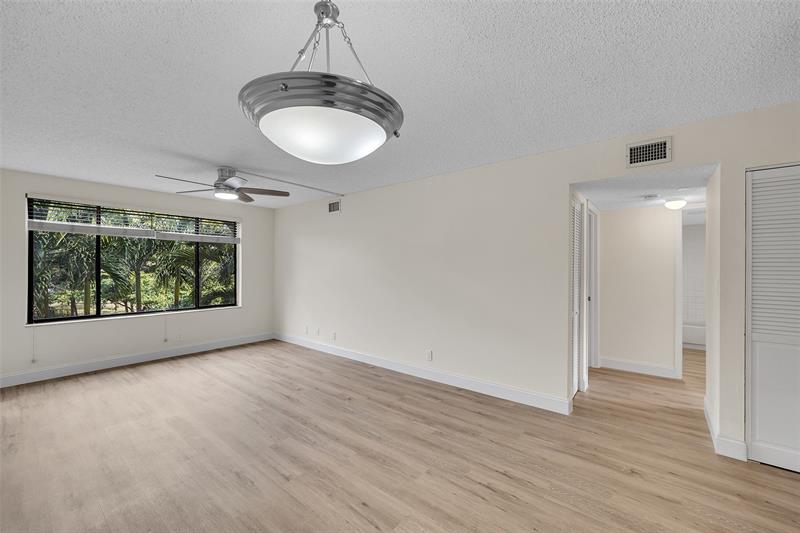 Image 12 of 27 For 11441 39th Ct  218