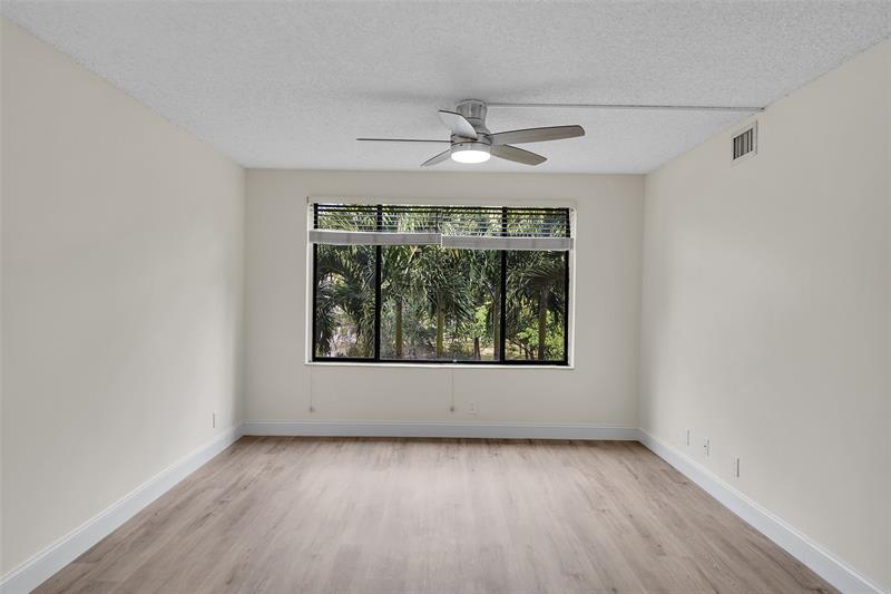 Image 13 of 27 For 11441 39th Ct  218