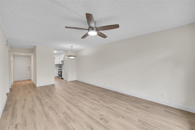Image 15 of 27 For 11441 39th Ct  218