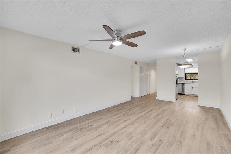 Image 16 of 27 For 11441 39th Ct  218