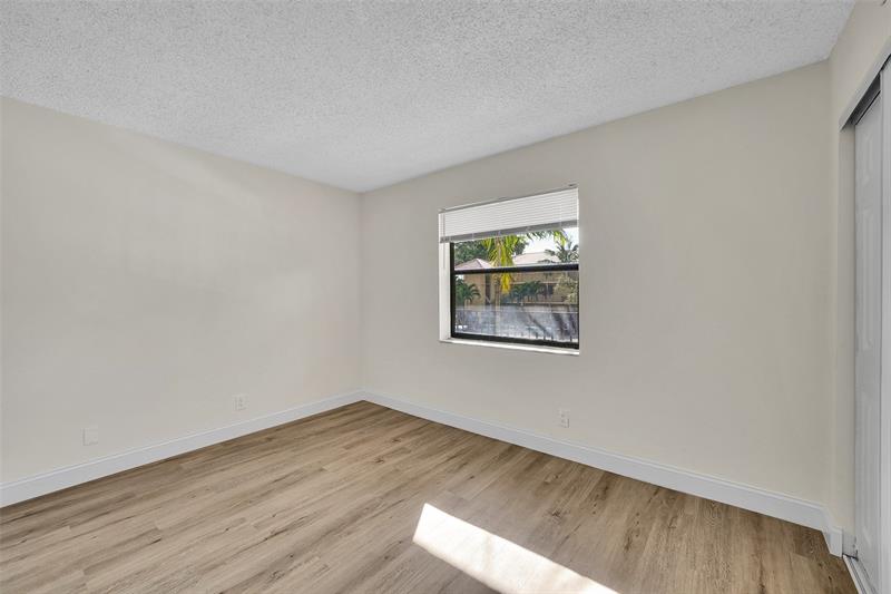 Image 17 of 27 For 11441 39th Ct  218