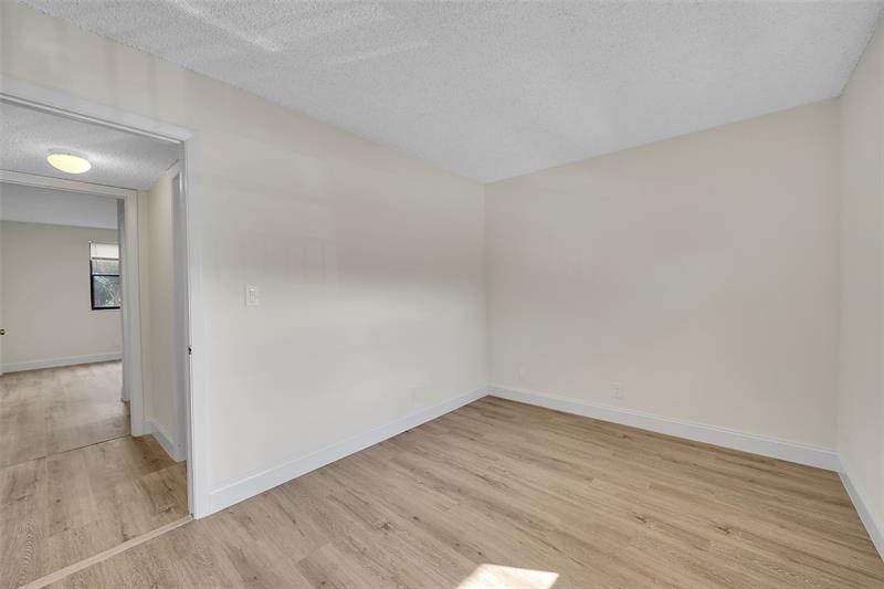 Image 18 of 27 For 11441 39th Ct  218