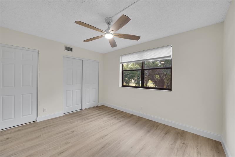 Image 21 of 27 For 11441 39th Ct  218