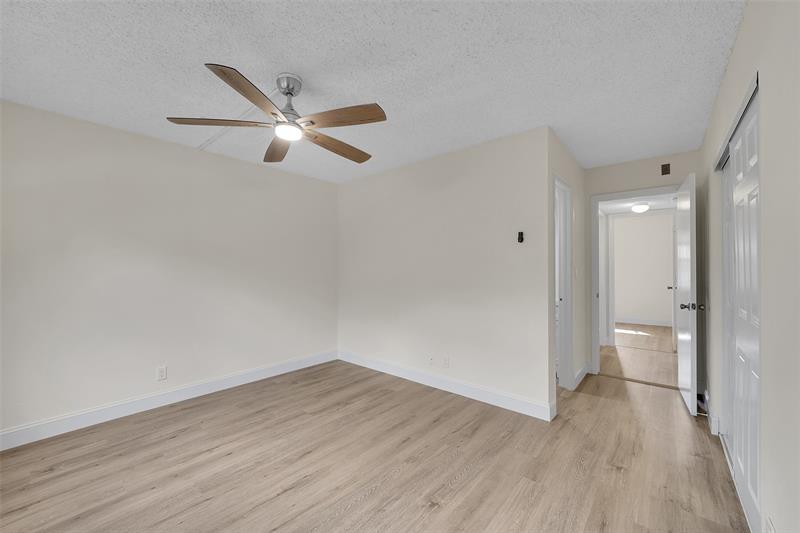 Image 22 of 27 For 11441 39th Ct  218