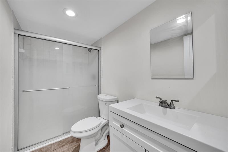 Image 23 of 27 For 11441 39th Ct  218