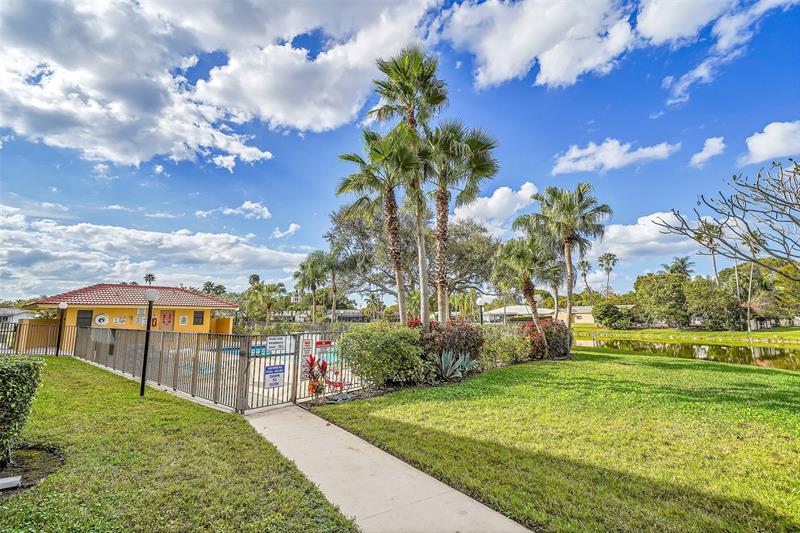 Image 24 of 27 For 11441 39th Ct  218