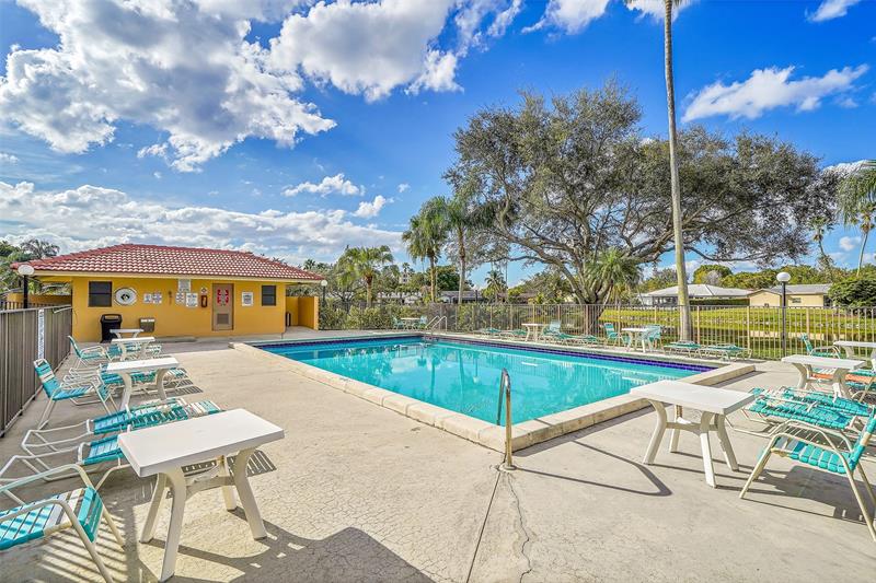 Image 25 of 27 For 11441 39th Ct  218