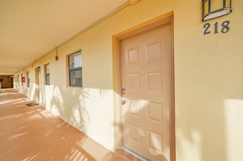 Image 4 of 27 For 11441 39th Ct  218