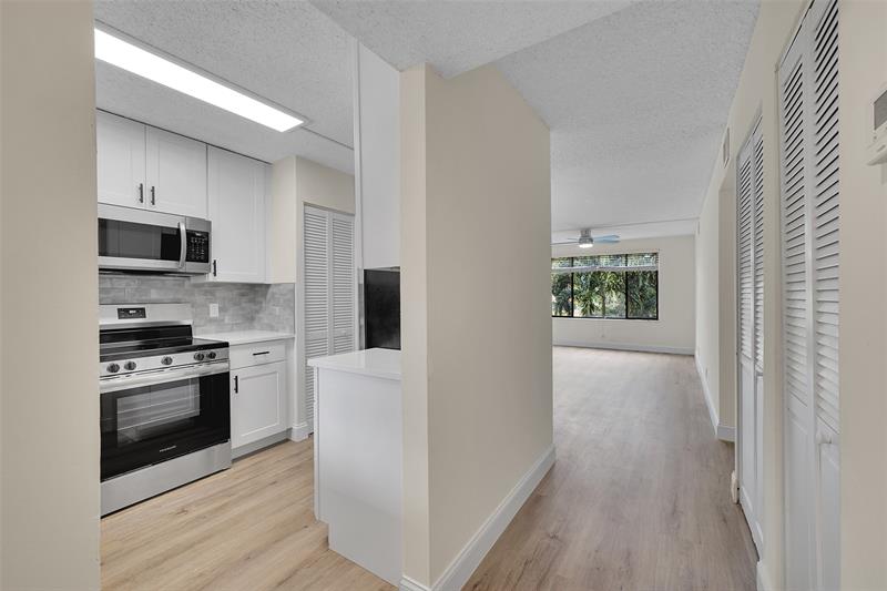 Image 5 of 27 For 11441 39th Ct  218