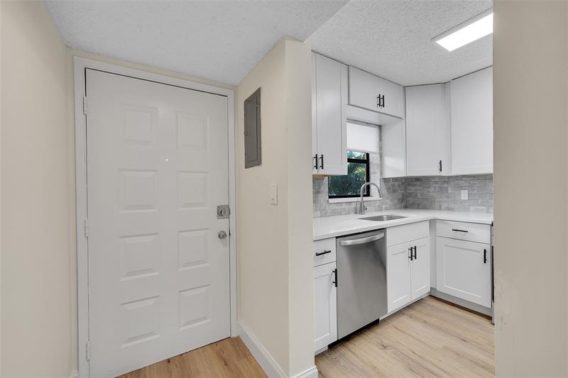 Image 6 of 27 For 11441 39th Ct  218