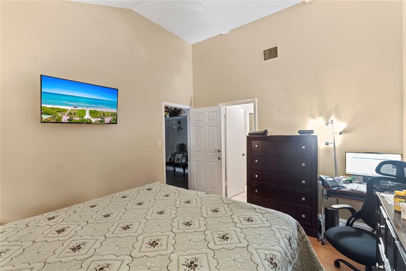 Image 15 of 30 For 7527 7th Court