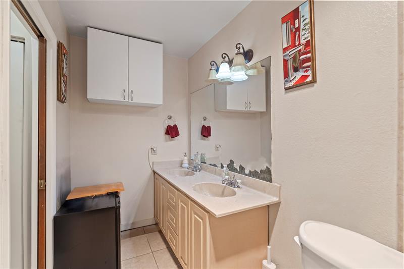 Image 17 of 30 For 7527 7th Court