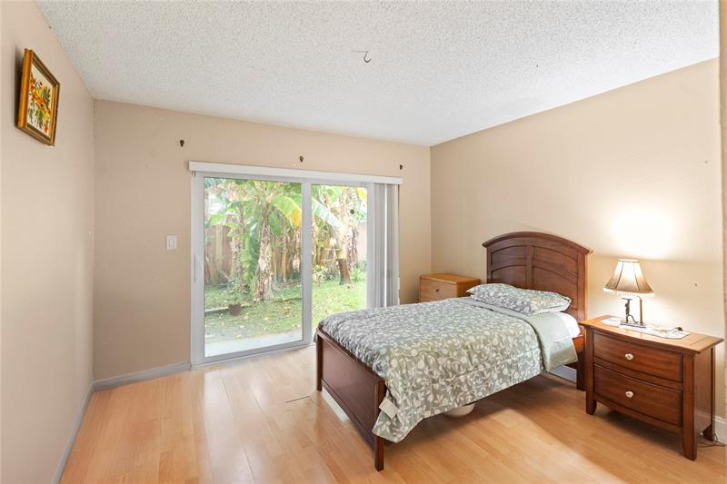 Image 18 of 30 For 7527 7th Court
