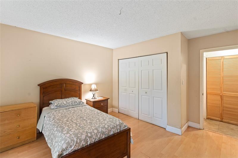 Image 19 of 30 For 7527 7th Court