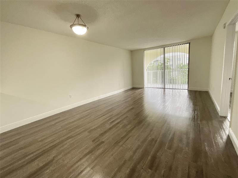 Image 3 of 20 For 9357 77 Ave  25-247