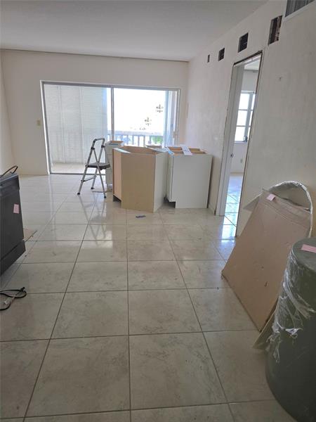 Image 11 of 26 For 455 Paradise Isle Blvd  305