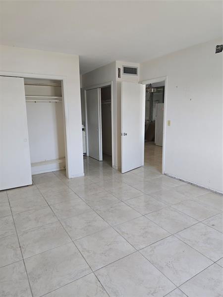 Image 15 of 26 For 455 Paradise Isle Blvd  305
