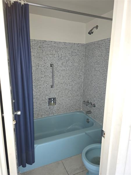 Image 17 of 26 For 455 Paradise Isle Blvd  305