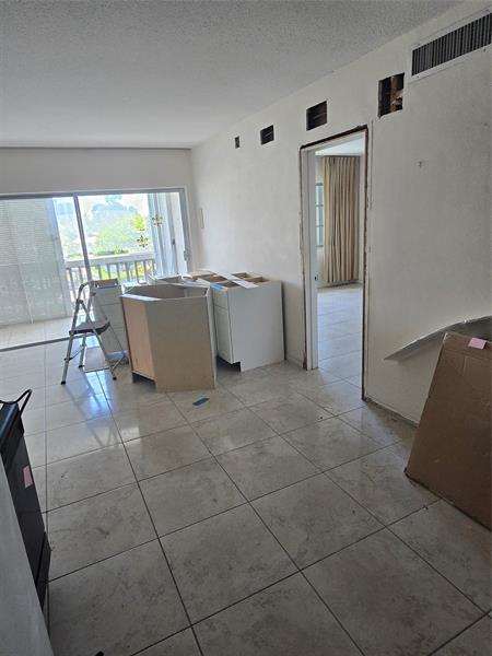 Image 22 of 26 For 455 Paradise Isle Blvd  305