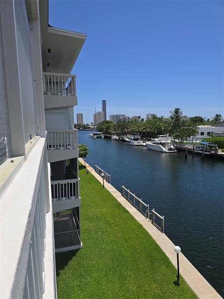 Image 23 of 26 For 455 Paradise Isle Blvd  305