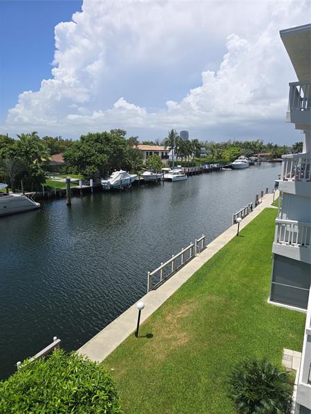 Image 24 of 26 For 455 Paradise Isle Blvd  305