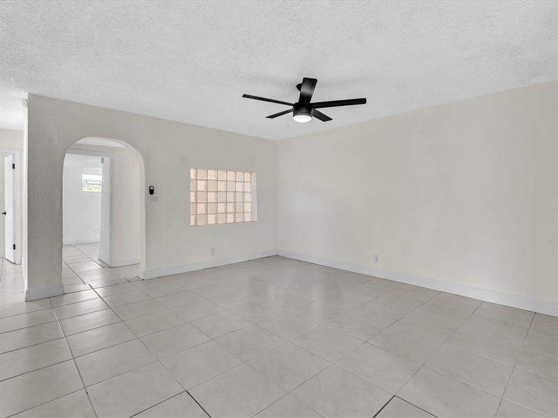 Image 10 of 62 For 6661 Meade St