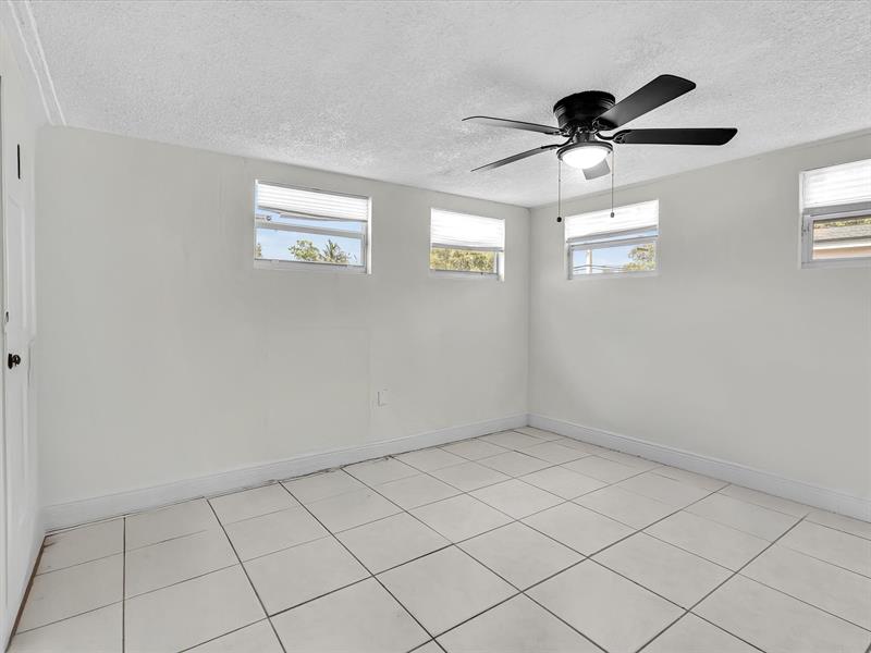 Image 11 of 62 For 6661 Meade St