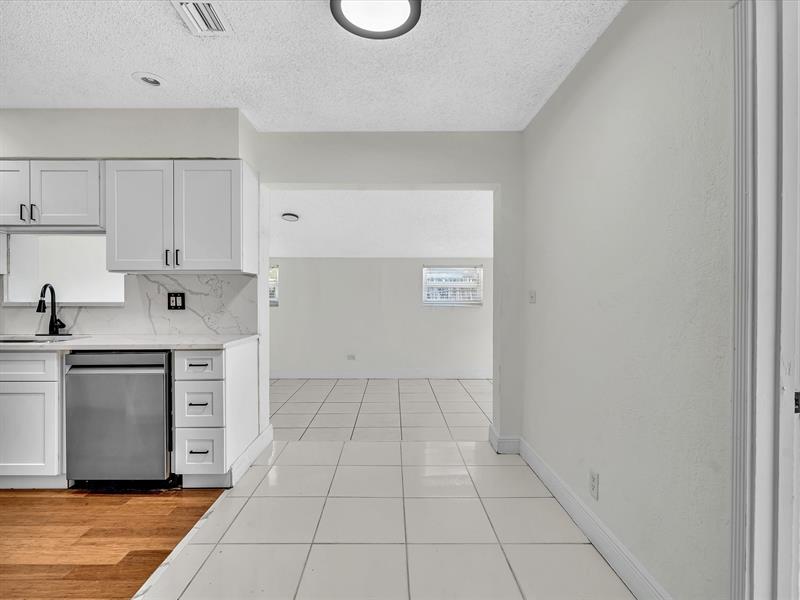 Image 23 of 62 For 6661 Meade St