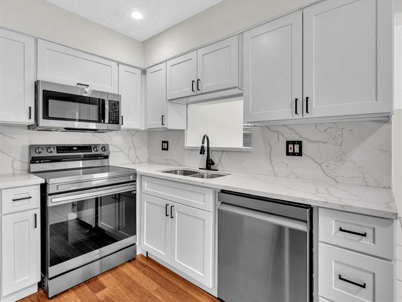 Image 31 of 62 For 6661 Meade St