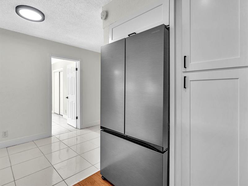 Image 32 of 62 For 6661 Meade St