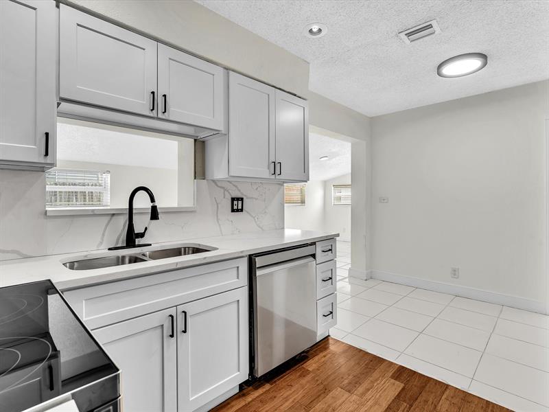 Image 33 of 62 For 6661 Meade St