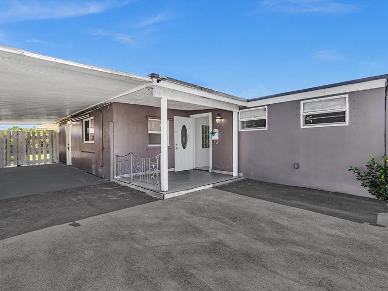 Image 4 of 62 For 6661 Meade St